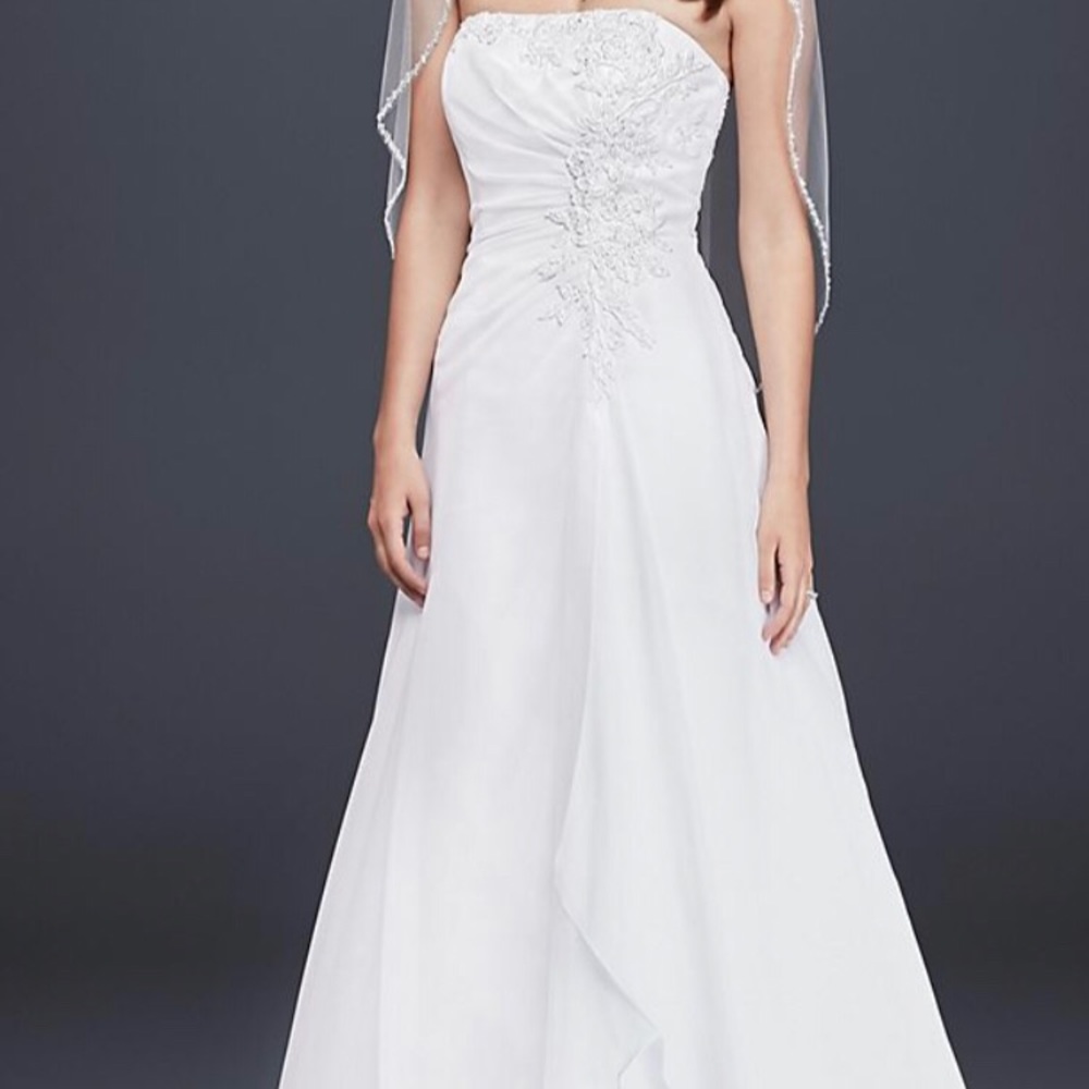 David’s Bridal wedding Dress style V9409 size 14